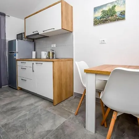 Sime Apartman Rogoznica